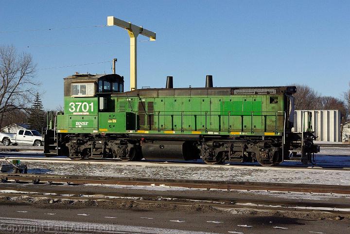 BNSF 3701 - MP15.JPG